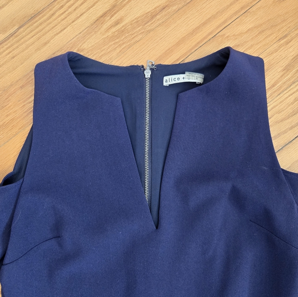 Alice + Olivia midi dress Cold shoulders size 8 Navy - Picture 5 of 9